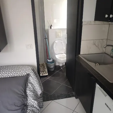 Bien Situe Avec Un Balcon Apartament *