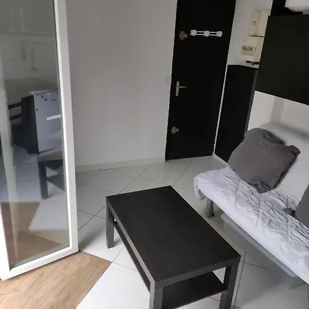 아파트 Bien Situe Avec Un Balcon *